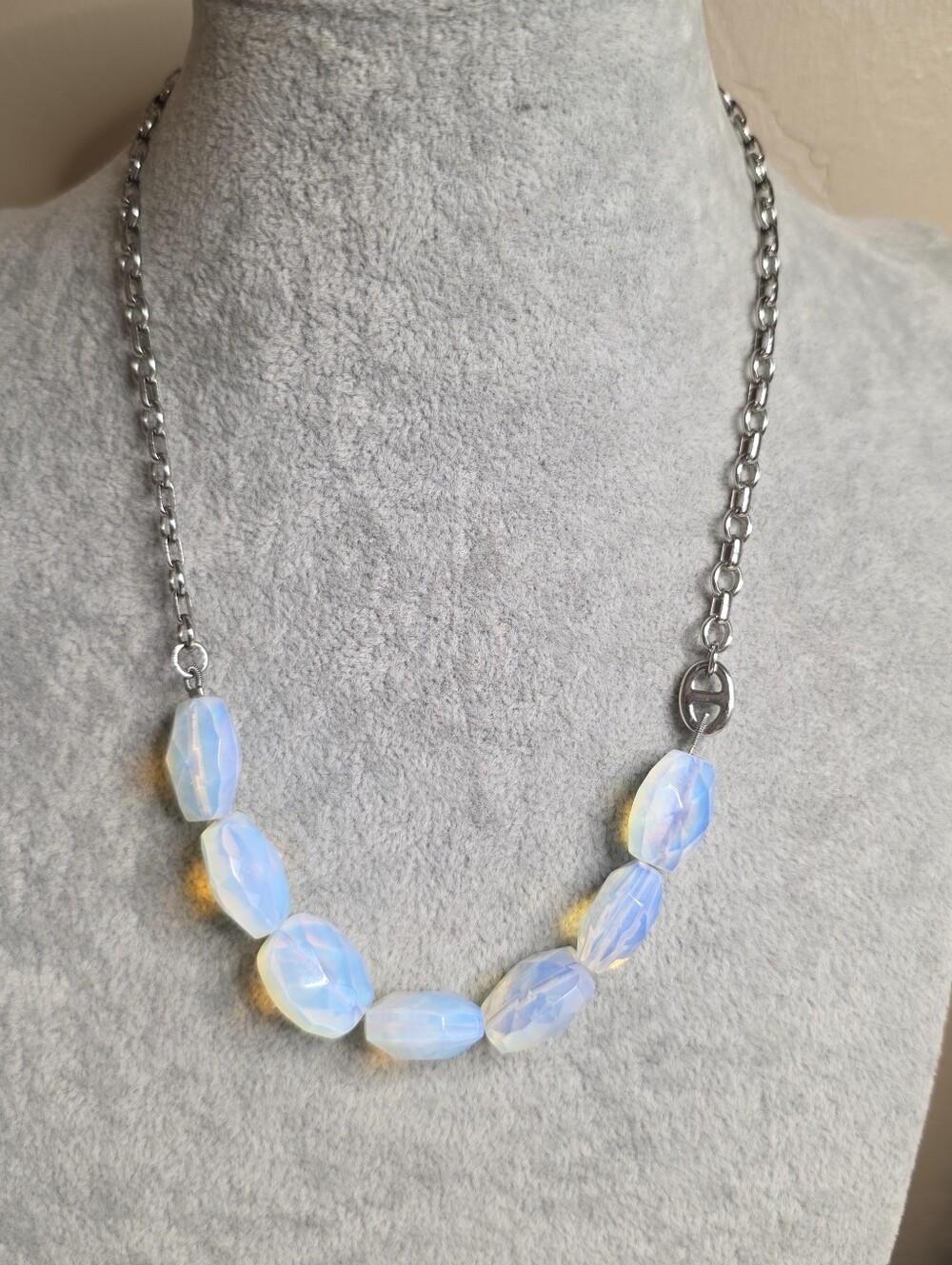 Lia Sophia Retired Iridescent Opalite Faceted Bead Chain Statement Necklace